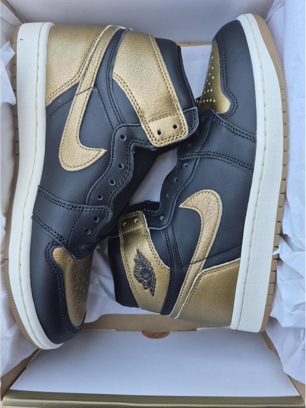 Air Jordan 1 Retro High OG Black and Metallic Gold Sz 8 Mens
